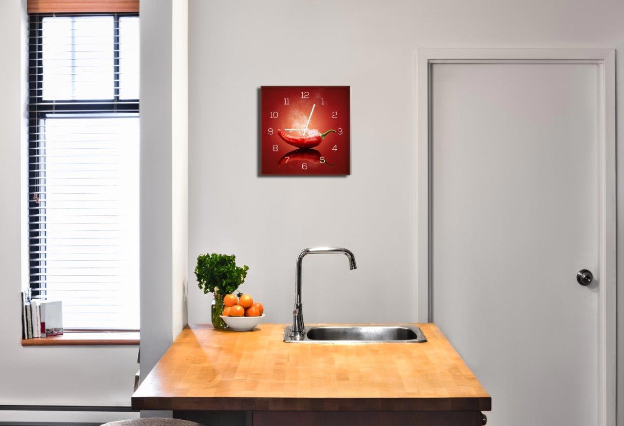 Wanduhr aus Glas 30x30cm Uhr als Glasbild Küche Chili Peperoni Deko