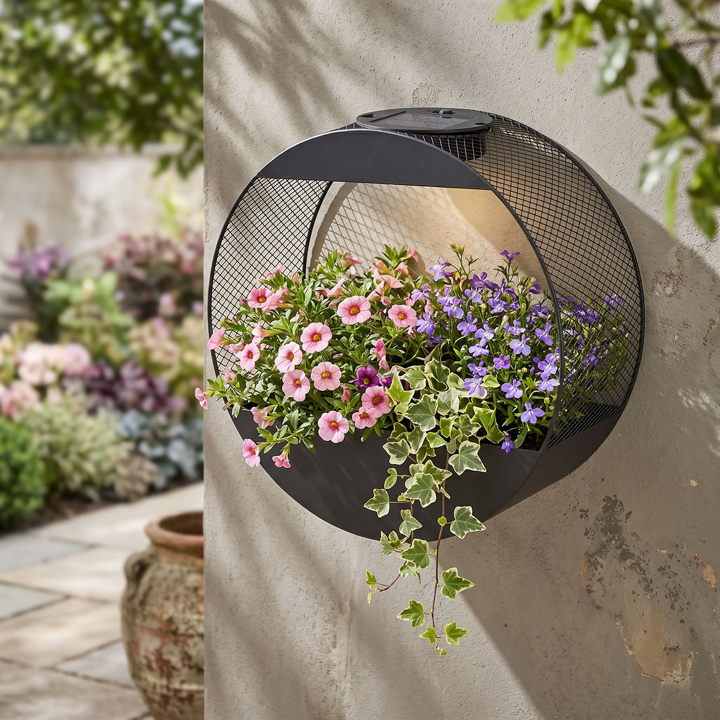 Solar Wandlampe Blumentopf Metall Schwarz - LED Gartenleuchte Industrial Design
