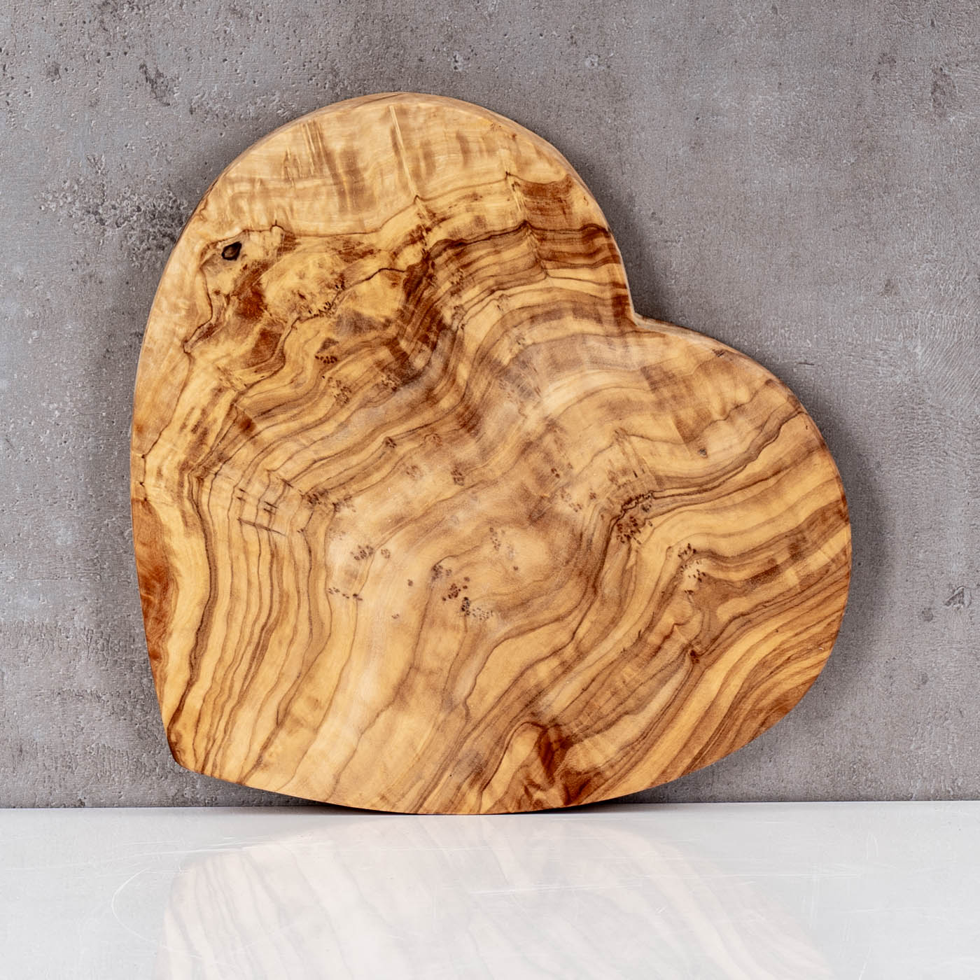Holzbrett Schneidebrett Olivenholz ca. 23x24cm Herz Holz Tischdeko Unikat