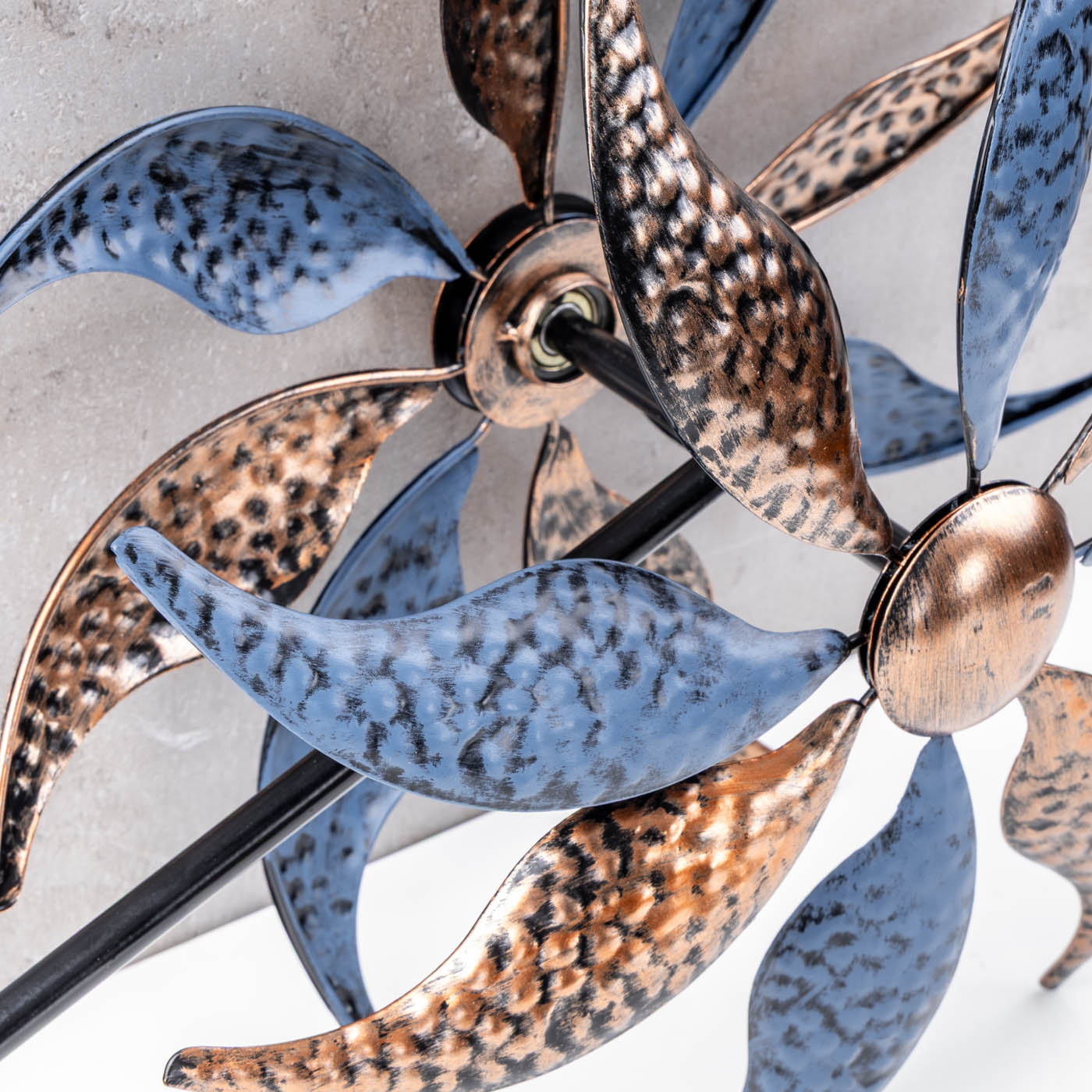 Gartenstecker Windrad H123cm Metall Gold Blau Windmühle Erdspieß Garten Deko