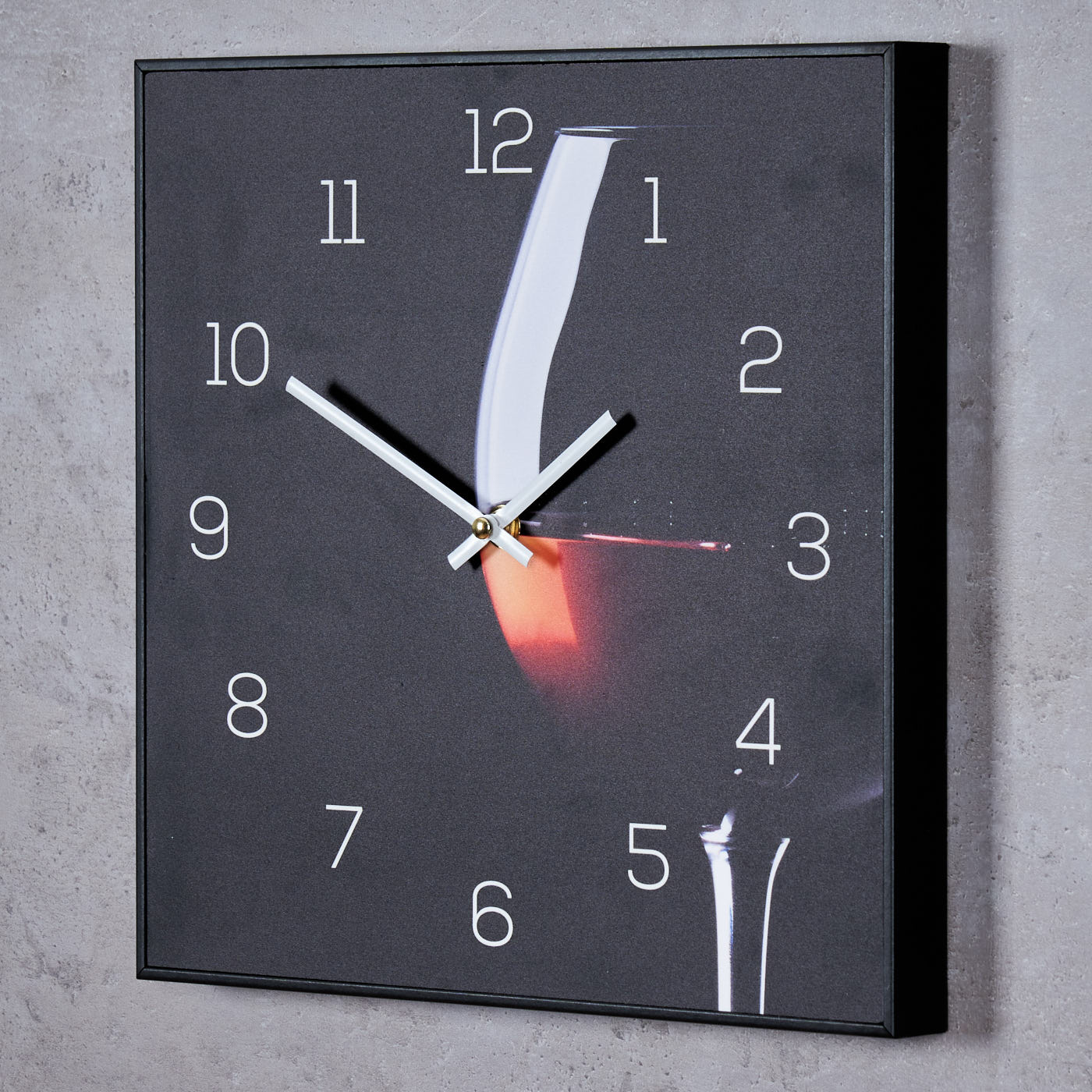 Wanduhr 30x30cm Uhr PVC Rahmen Schwarz Wein Glas Gourmet Küche Wanddeko Wandbild