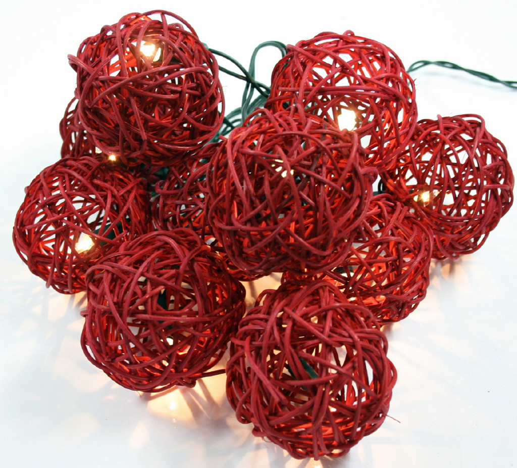 Rattan Ball LED Lichterkette Rot Handarbeit 2,5 Meter 20 Rattanbälle